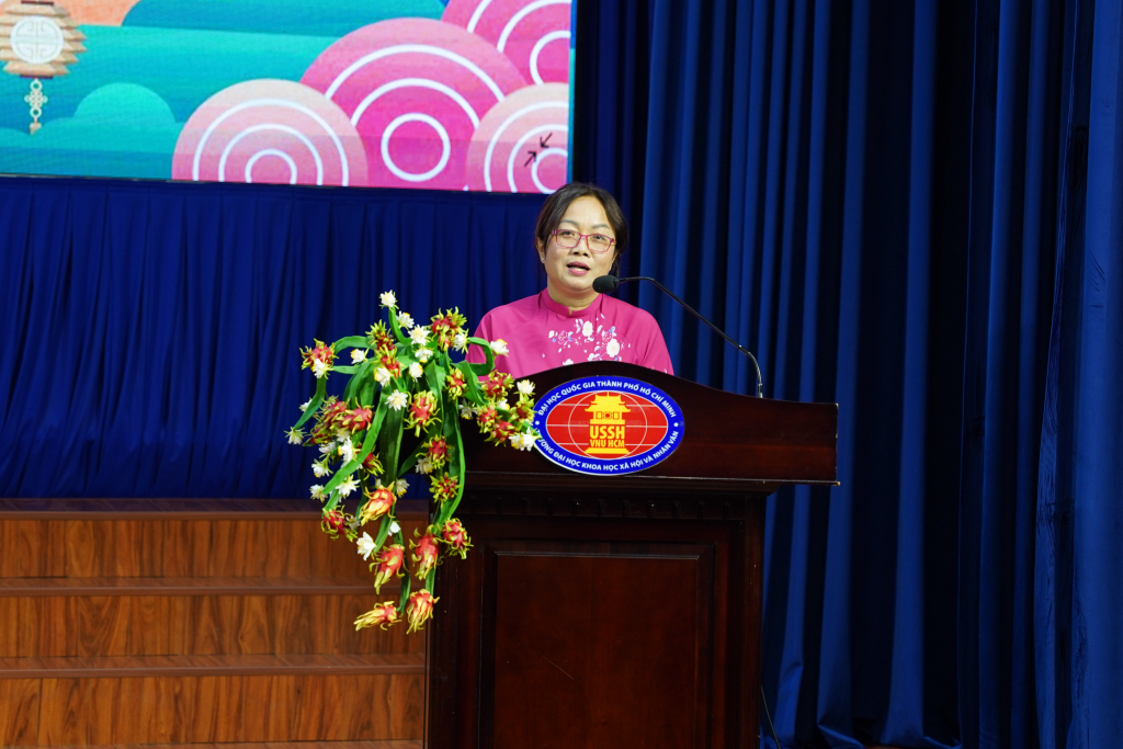 ThS. Phạm Thị Nguyệt Trang cho biết, chương trình đã trao tổng cộng 3.709 suất học bổng - Ảnh: PHẠM TRÍ