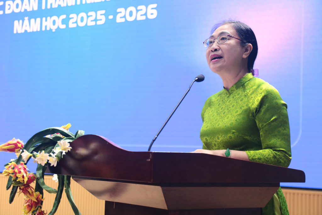TS. Lê Thị Ngọc Điệp nhấn mạnh nhiệm vụ đổi mới phương thức hoạt động và nâng cao chất lượng đội ngũ cán bộ - ẢNH: MINH PHƯƠNG