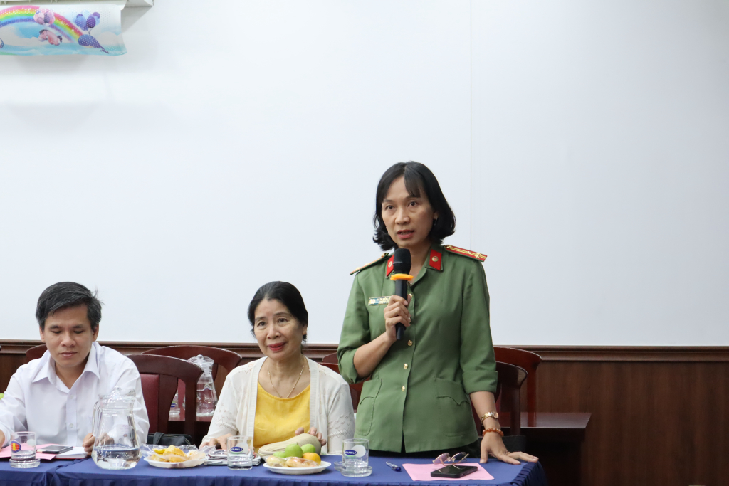 Thượng tá, TS. Lê Thị Hiền Lương phát biểu tại phiên thảo luận - Ảnh: Nhật Ánh
