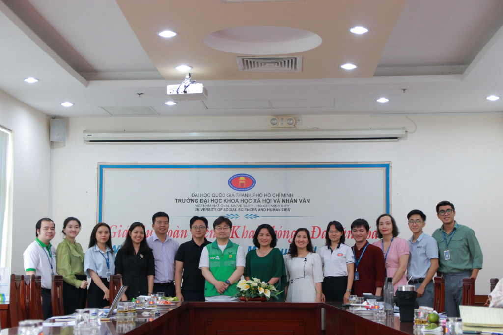Các bên tham gia buổi tập huấn cùng chụp hình lưu niệm – Ảnh: Phạm Trí