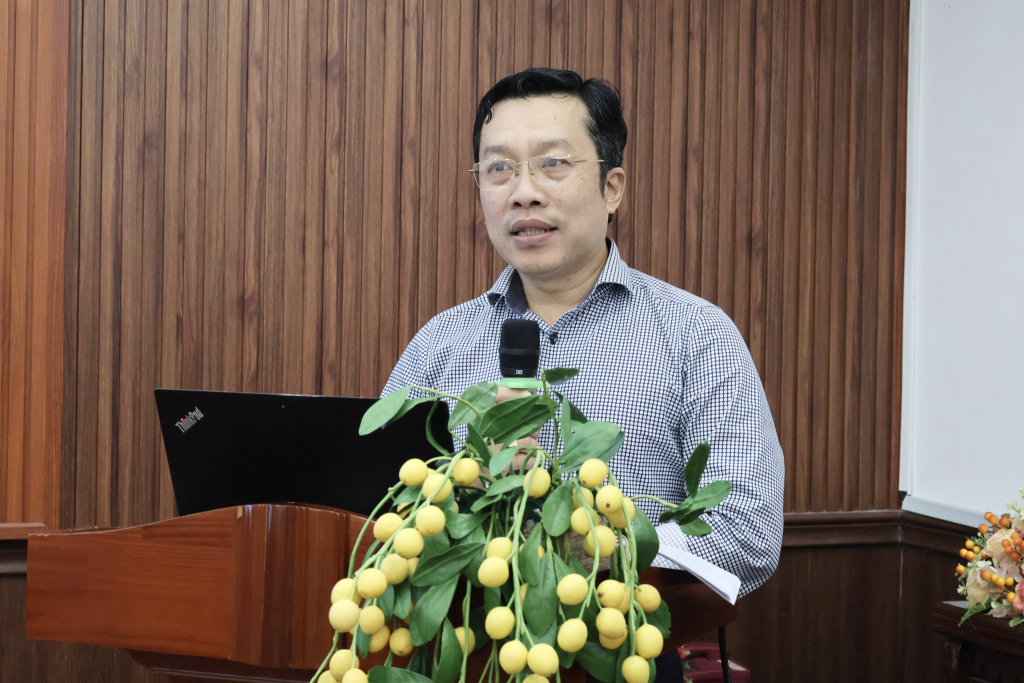 TS. Lê Hoàng Dũng phát biểu chỉ đạo về tầm quan trọng của công tác kiểm tra trong Kỳ thi tốt nghiệp THPT năm 2026 - Ảnh: KHÁNH BĂNG