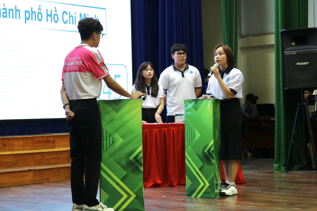 Phần thi phản biện của Trường ĐH KHXH&NV tại vòng 2 - Ảnh: Tuyết Hồng