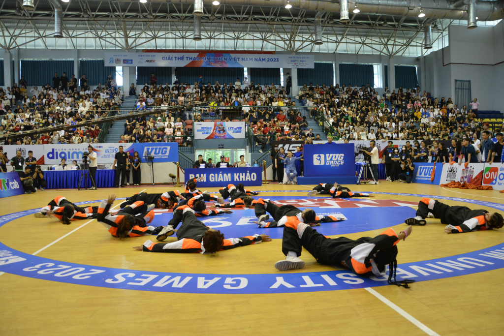 Những động tác khó, đòi hỏi sự tập luyện kỹ lưỡng, chuyên nghiệp - Ảnh: BIG BOOM DANCE TEAM 