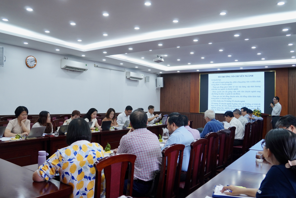 Toàn cảnh buổi họp - Ảnh: KHÁNH MY