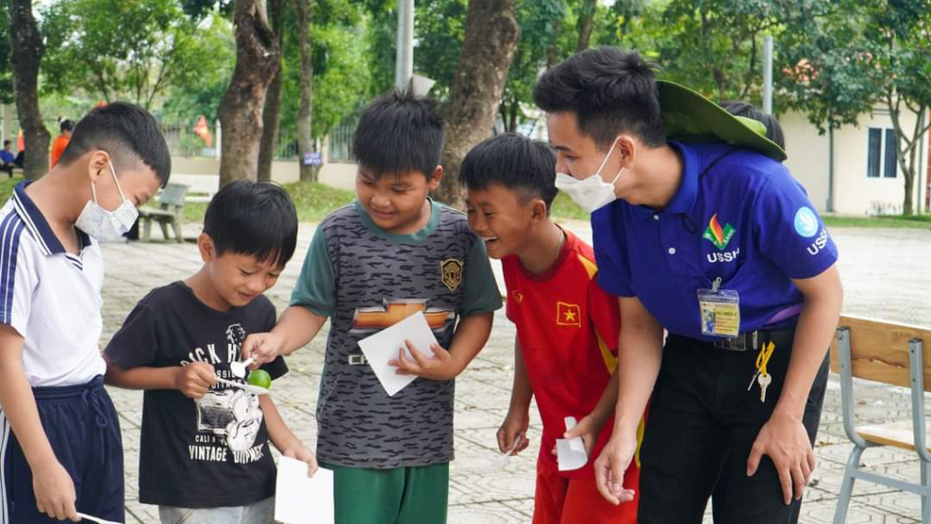 Hoàng Phúc tham gia đội hình Ong Mở Đường - chiến dịch Mùa hè xanh 2021 - Ảnh: NVCC