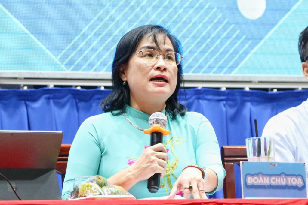 PGS.TS Ngô Thị Phương Lan cho biết buổi tọa đàm nhằm lắng nghe những ý kiến của sinh viên - Ảnh: Huyền Linh