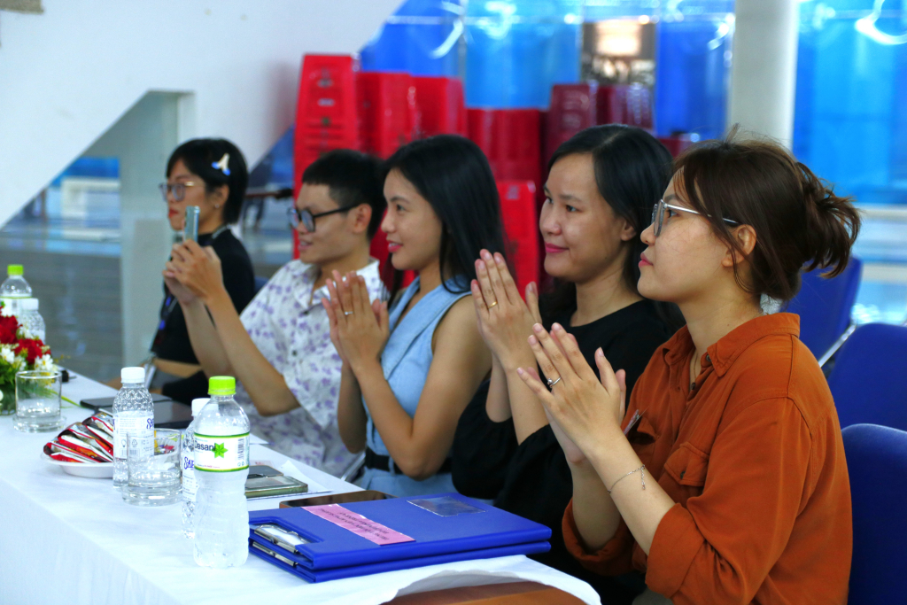 Khán giả thích thú trước những tiết mục trong đêm chung kết - Ảnh: Thanh Thúy