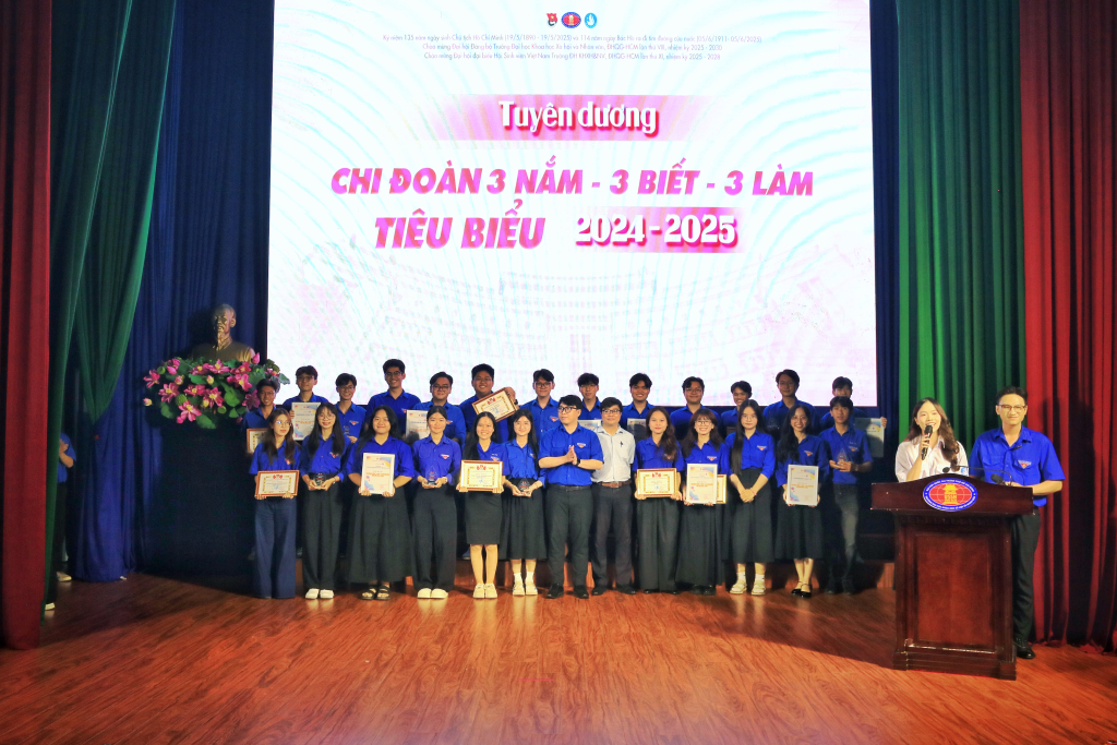 Mỗi danh hiệu tuyên dương là kết quả của một quá trình rèn luyện, cống hiến và xây dựng từ cơ sở - Ảnh: MINH PHƯƠNG