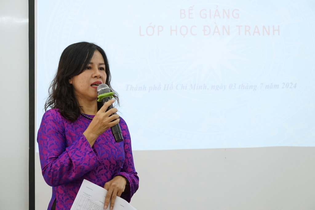 ThS. Vũ Thị Kim Yến trân trọng những sự cố gắng của các học viên - Ảnh: Phạm Trí