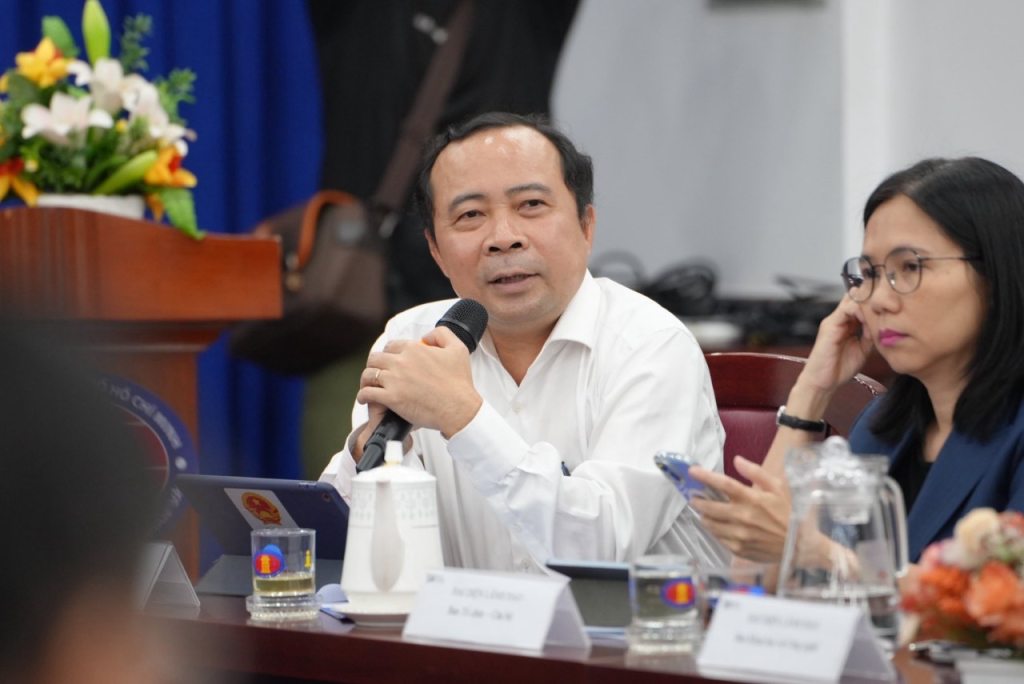  PGS.TS Vũ Hải Quân chia sẻ về vấn đề thu hút nguồn nhân lực trẻ - Ảnh: Lý Nguyên