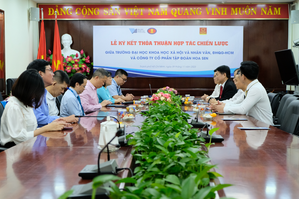 Buổi lễ ký kết được diễn ra tại phòng A.001, cơ sở Đinh Tiên Hoàng - Ảnh: Huyền Linh