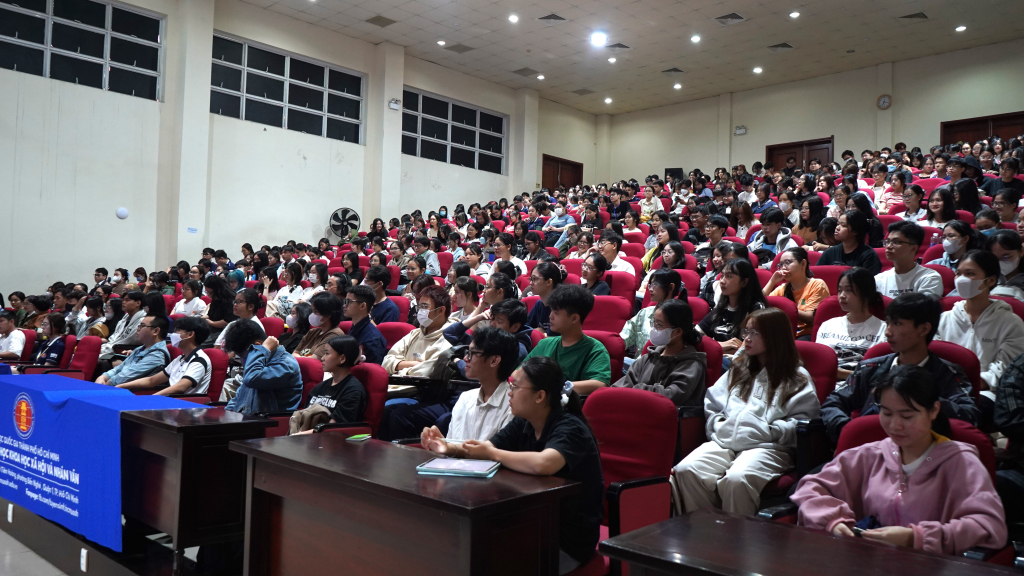 Buổi sinh hoạt định hướng diễn ra tại Hội trường Nhân văn, cơ sở Thủ Đức - Ảnh: Phạm Trí