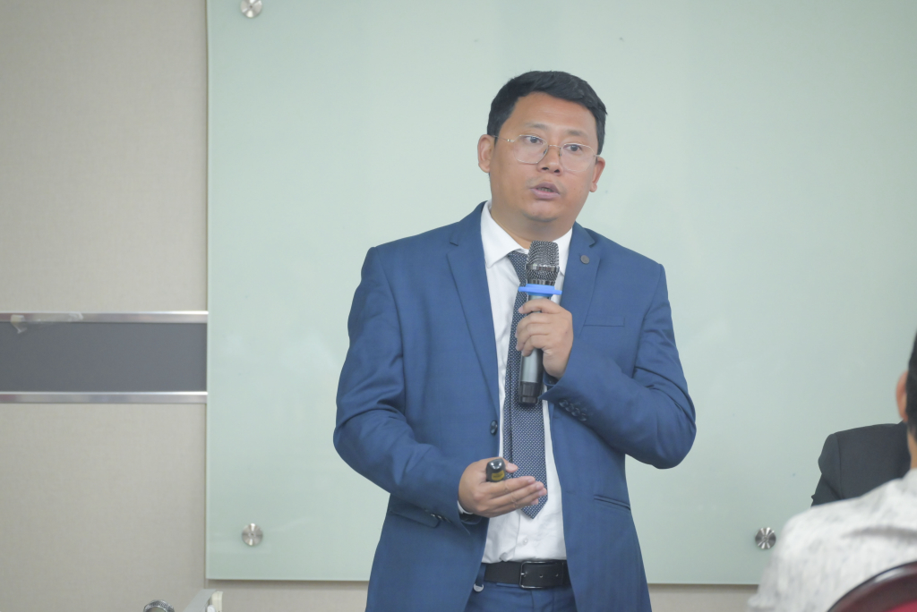 PGS. TS Loitongbam Bishwanjit Singh đề xuất các giải pháp tăng cường hợp tác kinh tế song phương - Ảnh: HẠNH NGUYÊN