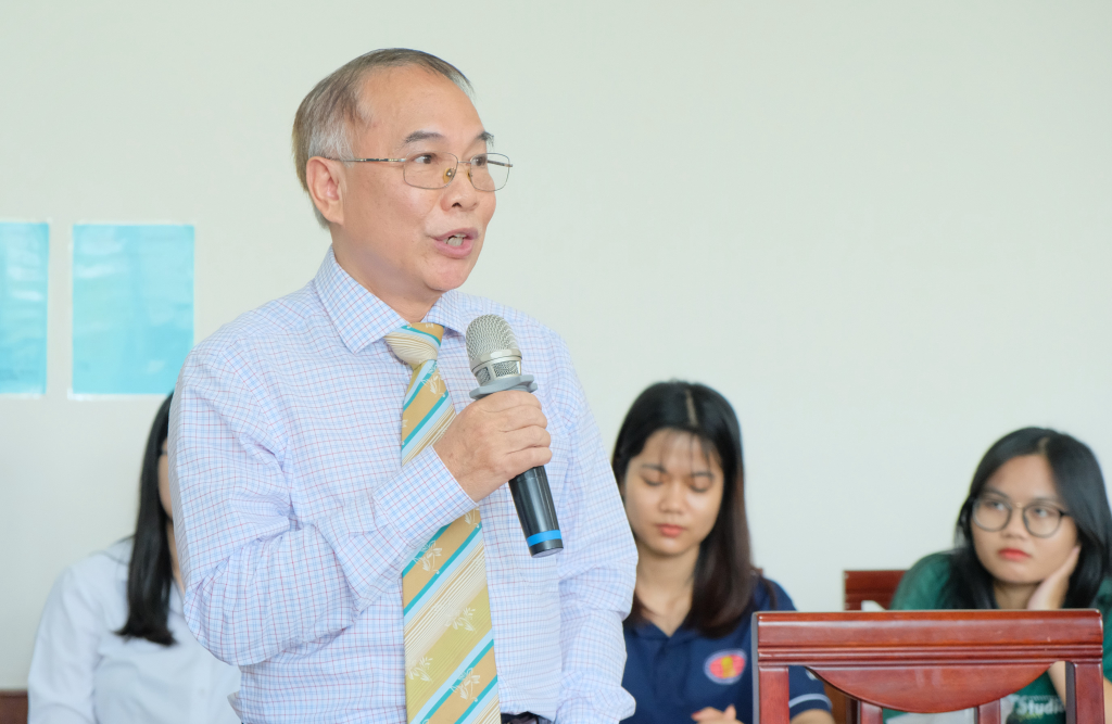 PGS.TS Nguyễn Ngọc Dung chia sẻ cảm nghĩ - Ảnh: Huyền Linh