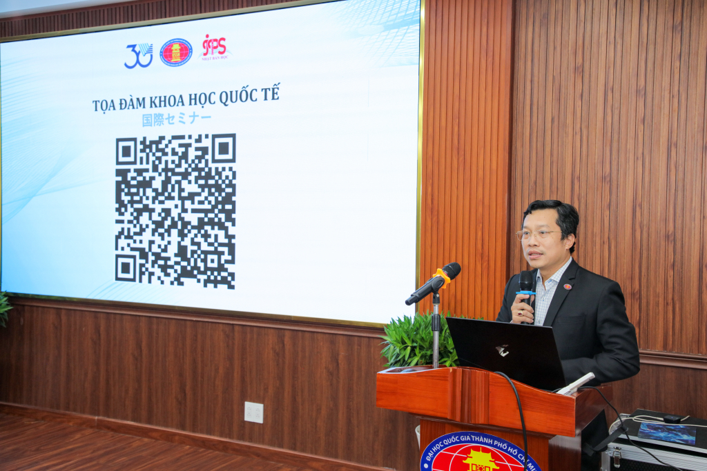 TS. Lê Hoàng Dũng phát biểu khai mạc tọa đàm - Ảnh: Lý Nguyên