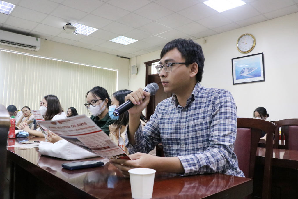 Các học viên hăng hái đặt câu hỏi xoay quanh chương trình liên kết khóa 08 năm 2023 - Ảnh: Ngọc Hân